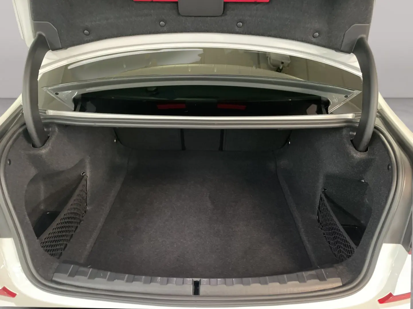 320i xDrive Limousine M Sport AHK Kamera HiFi
