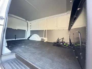 T6.1 Transporter Kasten lang Double Grid FWD /KL