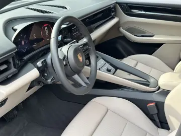 Porsche Macan 4 INNODRIVE*22 ZOLL SPORT*PANORAMA*