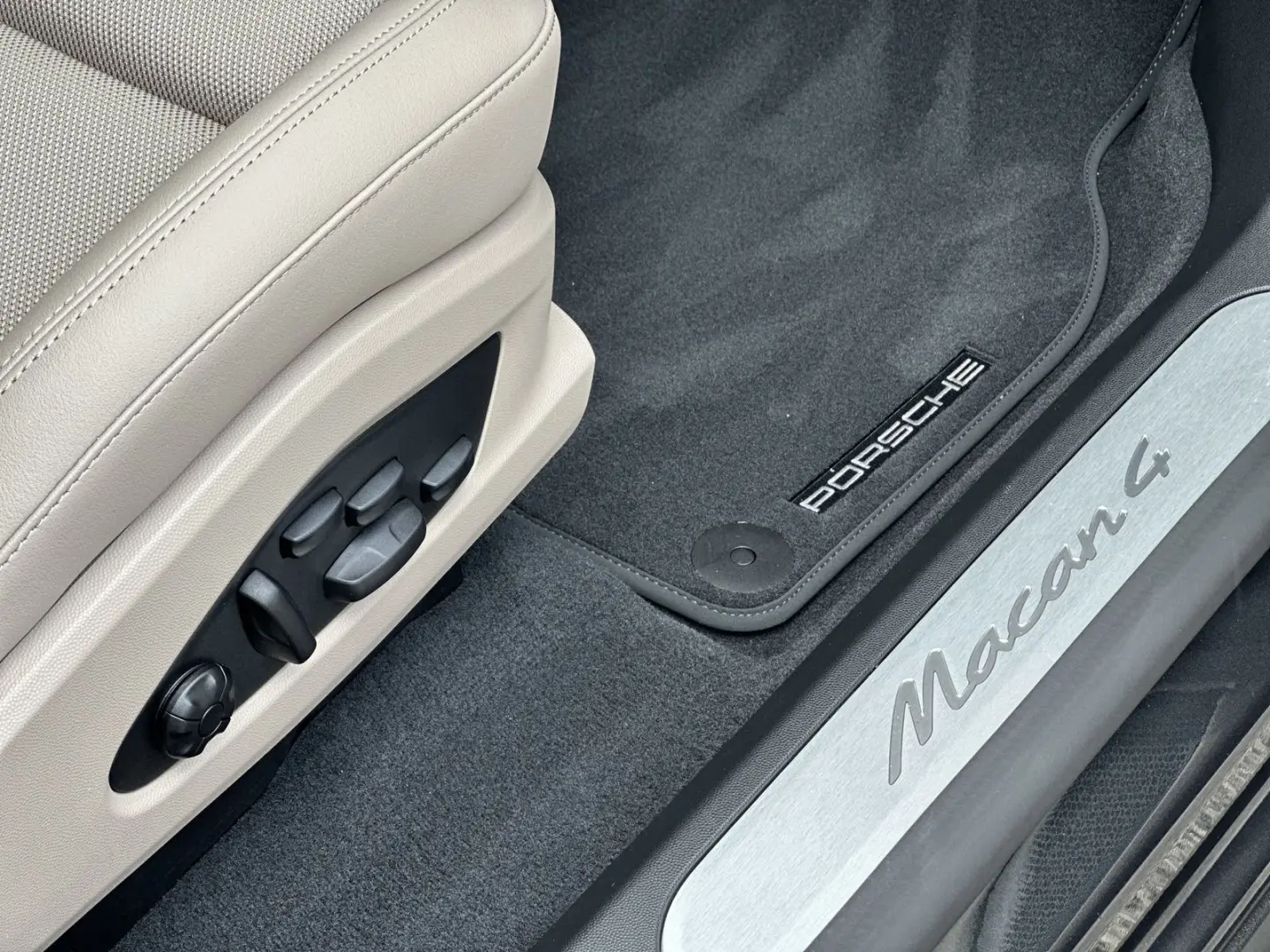 Porsche Macan 4 INNODRIVE*22 ZOLL SPORT*PANORAMA*