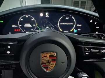 Porsche Taycan Cross Turismo Turbo LED-Matrix Head-Up
