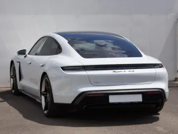 Porsche Taycan Turbo S 