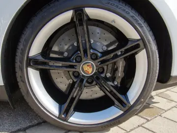 Porsche Taycan Turbo S 