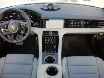 Porsche Taycan Turbo S 