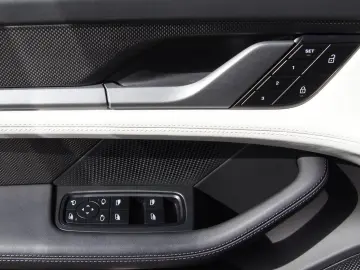 Porsche Taycan Turbo S 