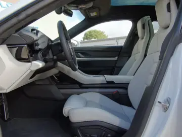 Porsche Taycan Turbo S 