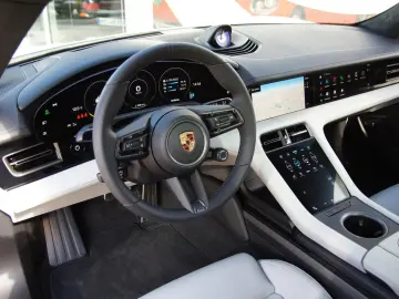 Porsche Taycan Turbo S 