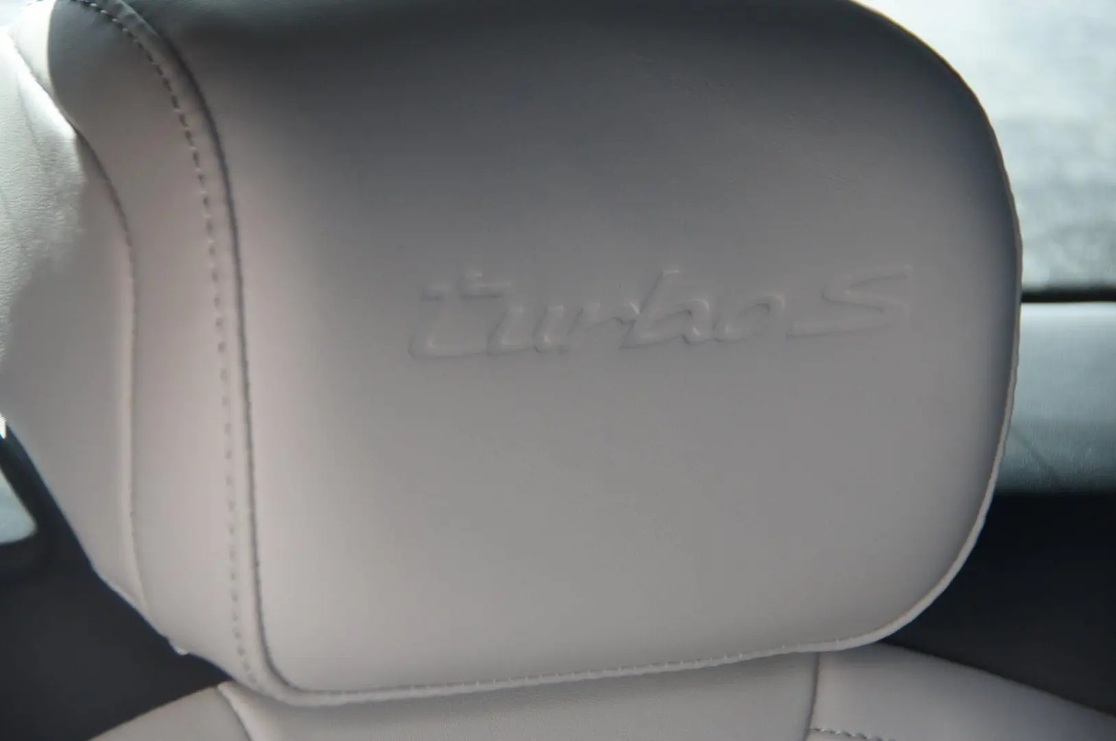 Porsche Taycan Turbo S 