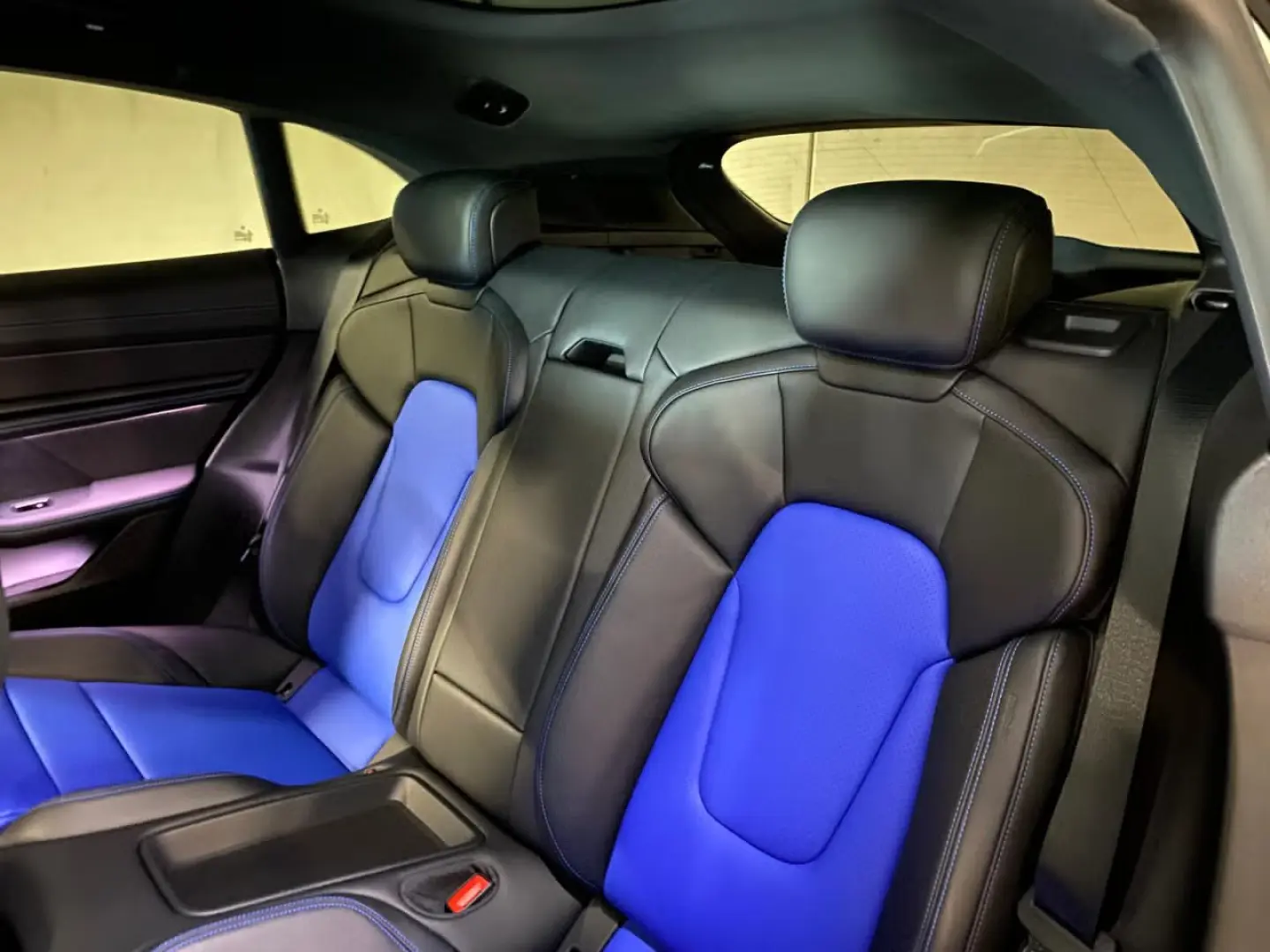 Porsche Taycan 4 Cross Turismo | Offroad Design Paket |