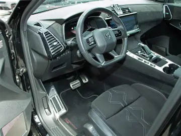 DS7 Crossback Hybrid 4x4 Performance Line+ Sound