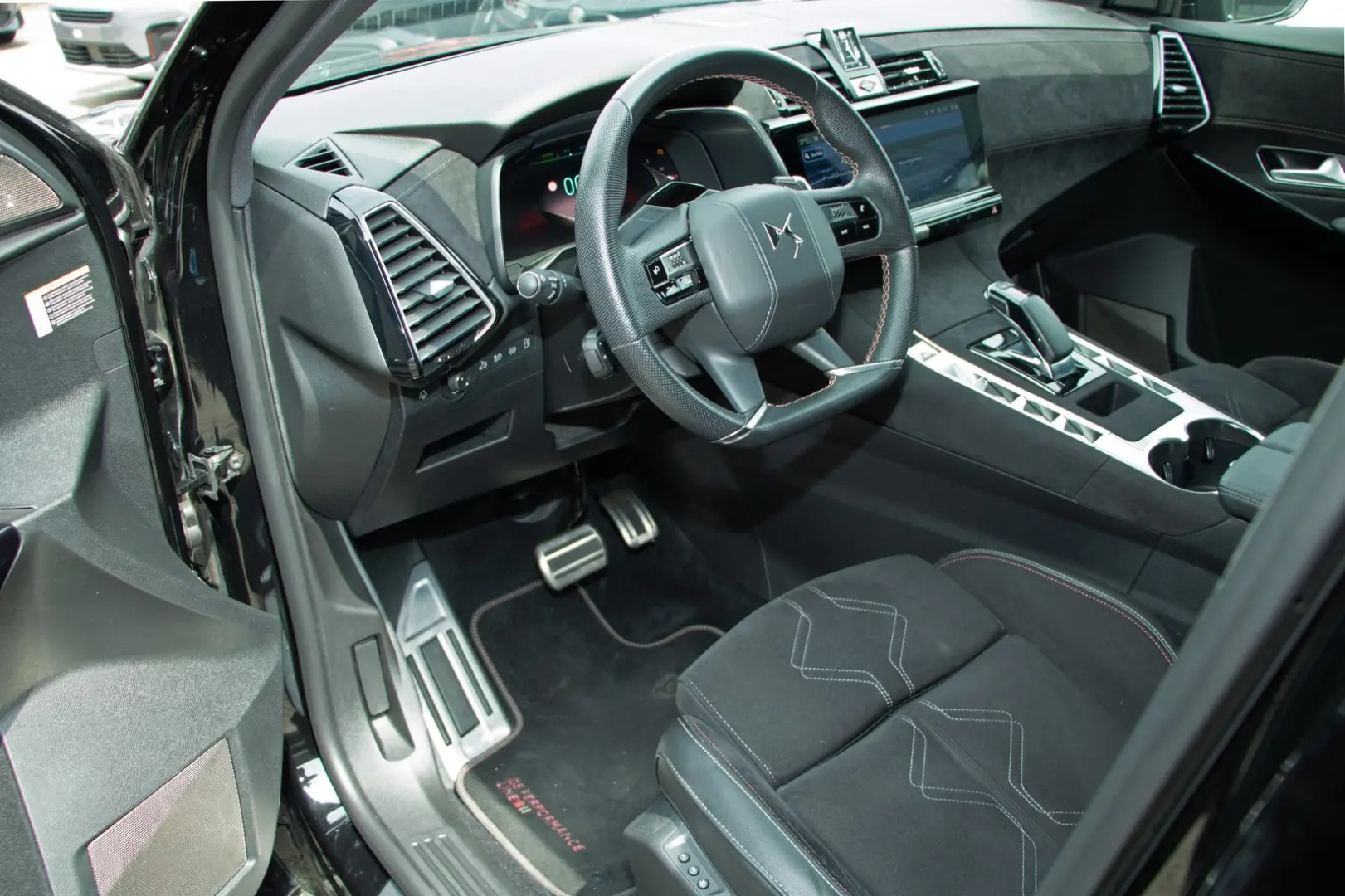 DS7 Crossback Hybrid 4x4 Performance Line+ Sound