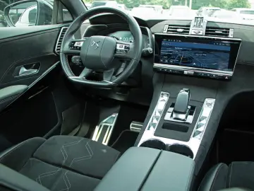 DS7 Crossback Hybrid 4x4 Performance Line+ Sound