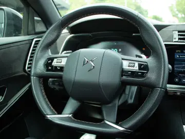 DS7 Crossback Hybrid 4x4 Performance Line+ Sound