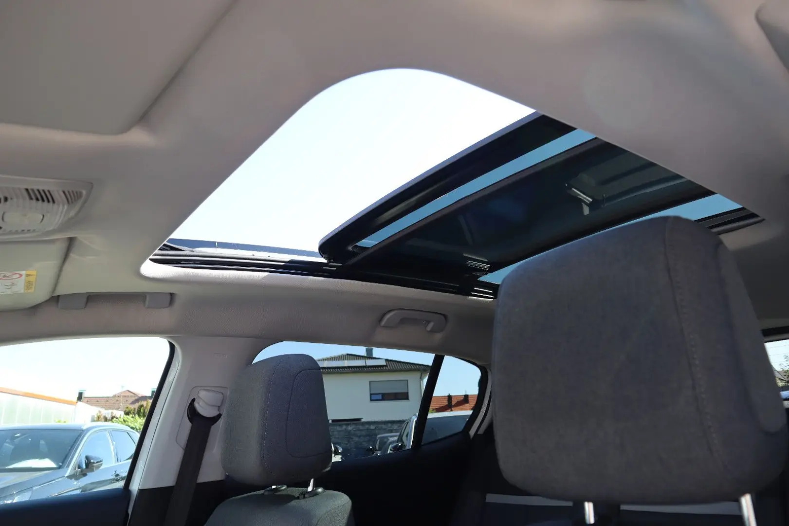 C5 Aircross Shine Hyb. Panorama*AHK*Leder