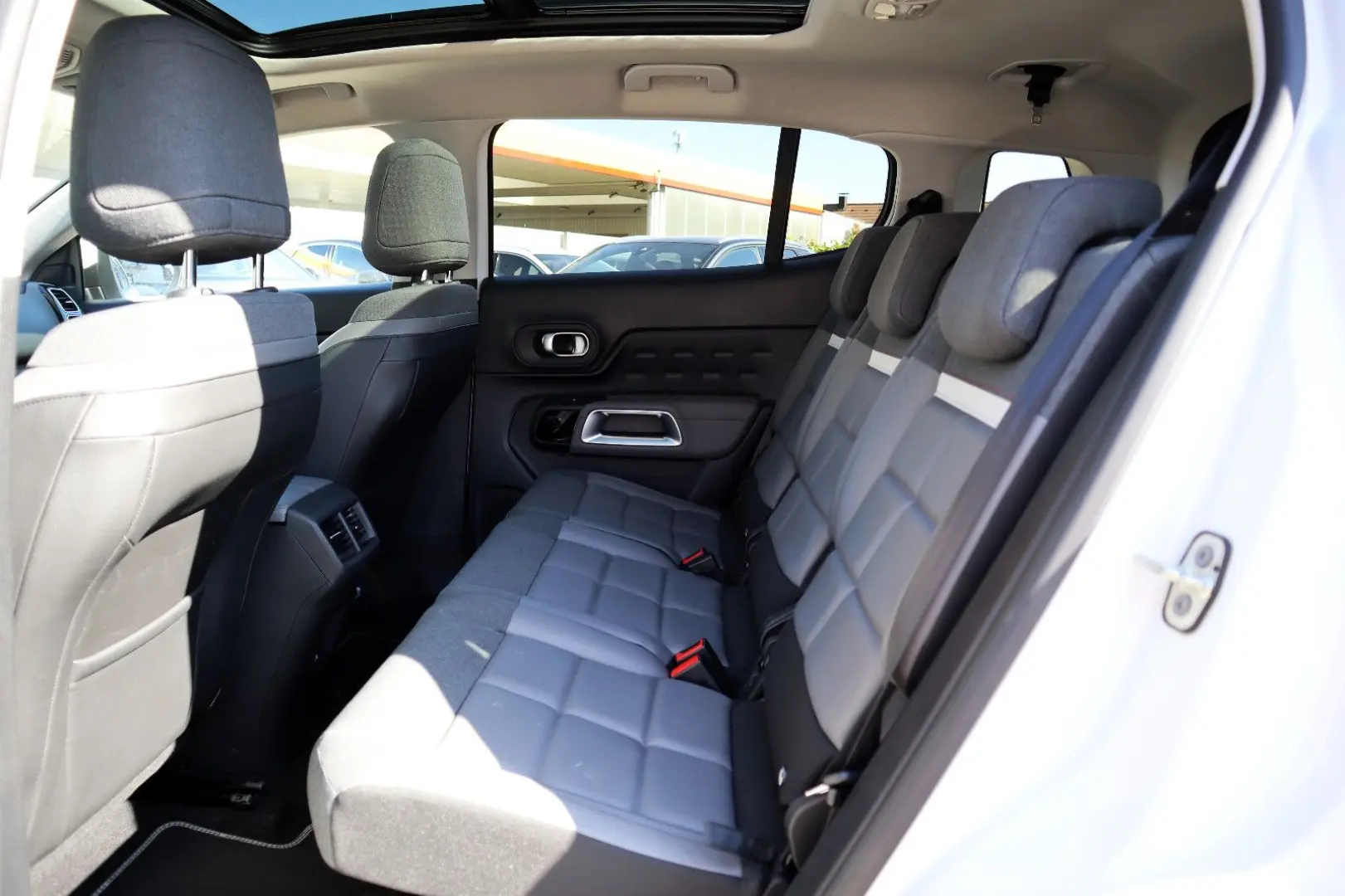 C5 Aircross Shine Hyb. Panorama*AHK*Leder