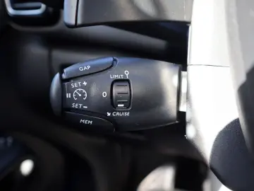 C5 Aircross Shine Hyb. Panorama*AHK*Leder