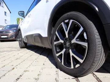 C5 Aircross Shine Hyb. Panorama*AHK*Leder