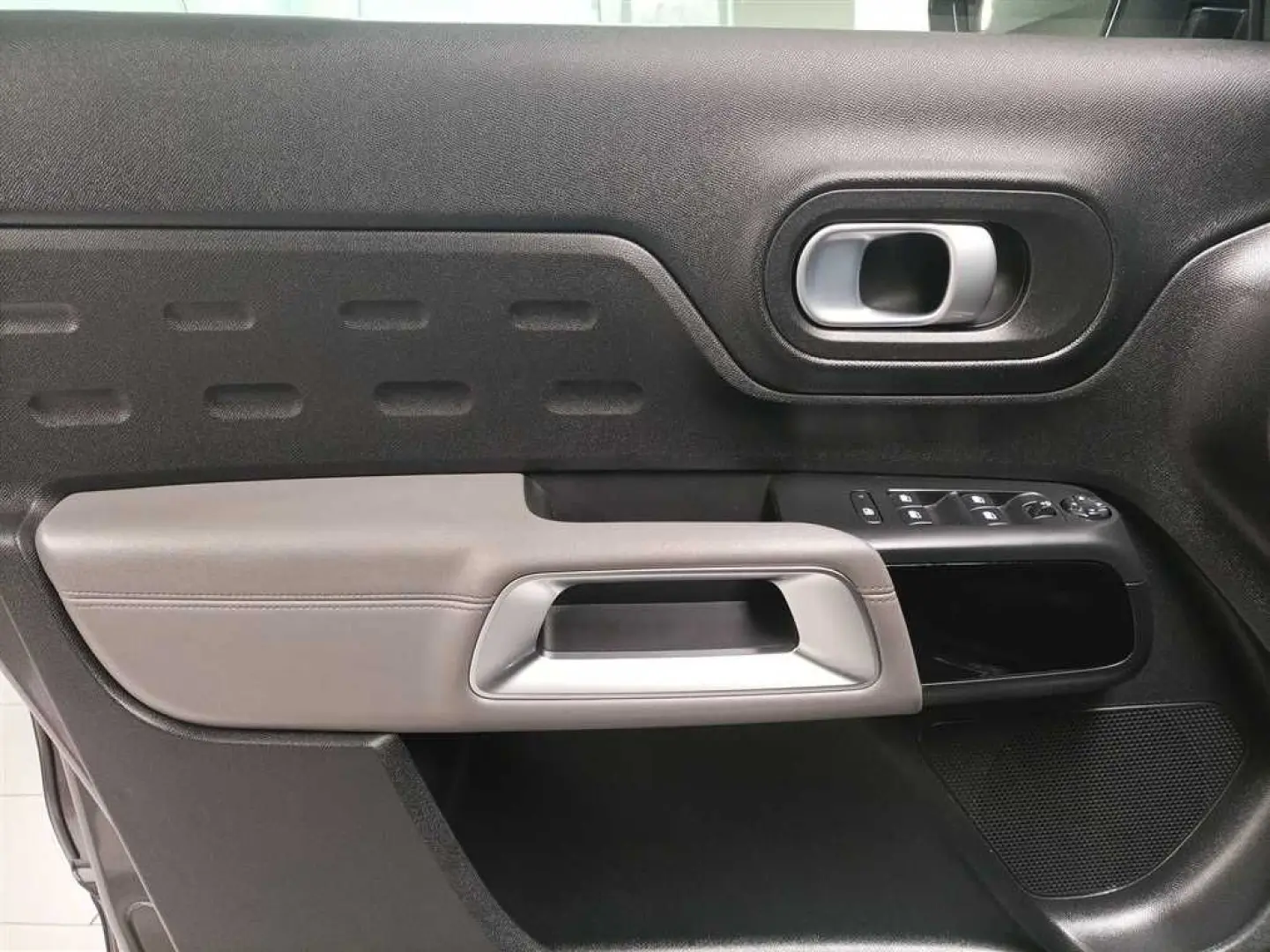 C5 Aircross FEEL+ PT225HYB Automatik Navi Kamera
