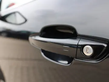 C5 Aircross 1.6 L. SHINE PHEV * 225 PS*CO2-31