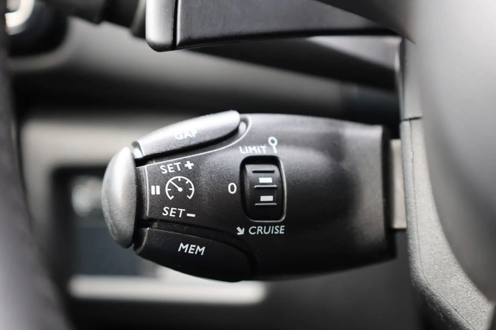 C5 Aircross 1.6 L. SHINE PHEV * 225 PS*CO2-31