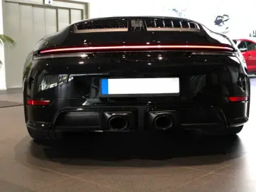 Porsche 911 Carrera 4 GTS Cabriolet