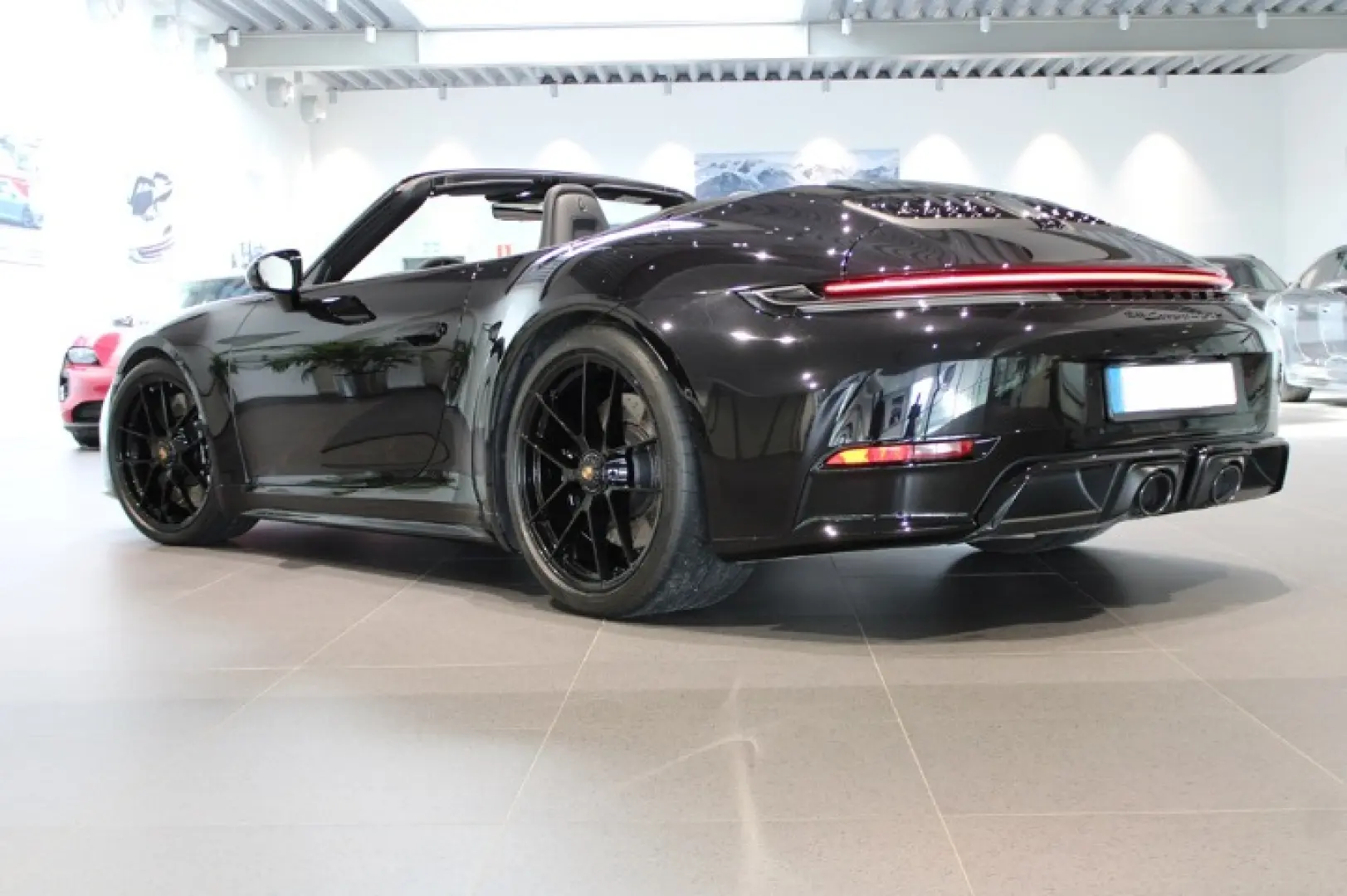 Porsche 911 Carrera 4 GTS Cabriolet