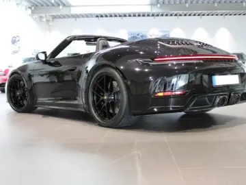 Porsche 911 Carrera 4 GTS Cabriolet