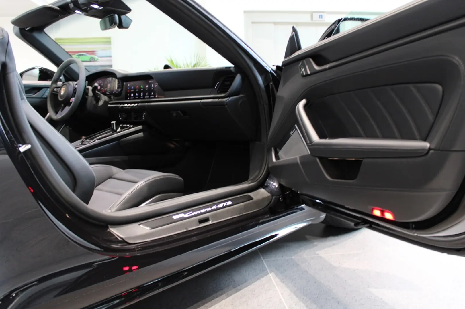 Porsche 911 Carrera 4 GTS Cabriolet