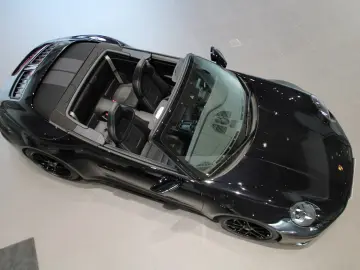 Porsche 911 Carrera 4 GTS Cabriolet