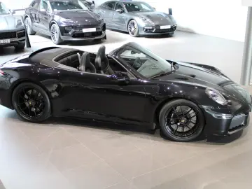 Porsche 911 Carrera 4 GTS Cabriolet