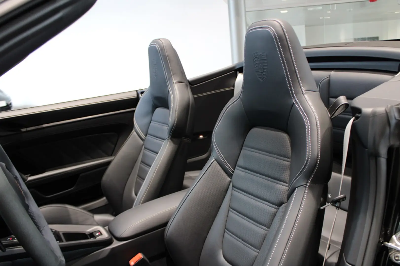 Porsche 911 Carrera 4 GTS Cabriolet