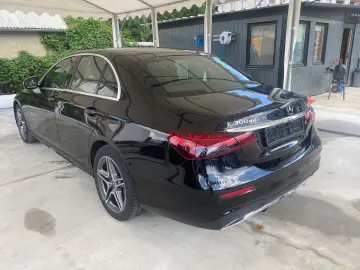 Mercedes-Benz Lim. E 300 de AMG LINE