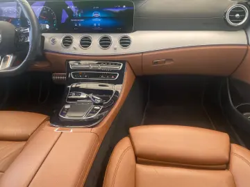 Mercedes-Benz Lim. E 300 de AMG LINE