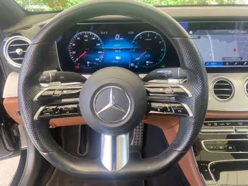 Mercedes-Benz Lim. E 300 de AMG LINE