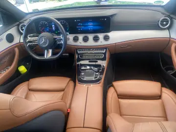 Mercedes-Benz Lim. E 300 de AMG LINE