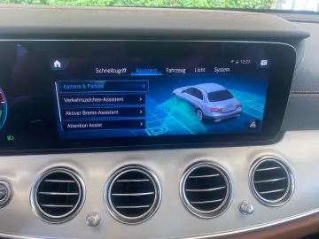 Mercedes-Benz Lim. E 300 de AMG LINE