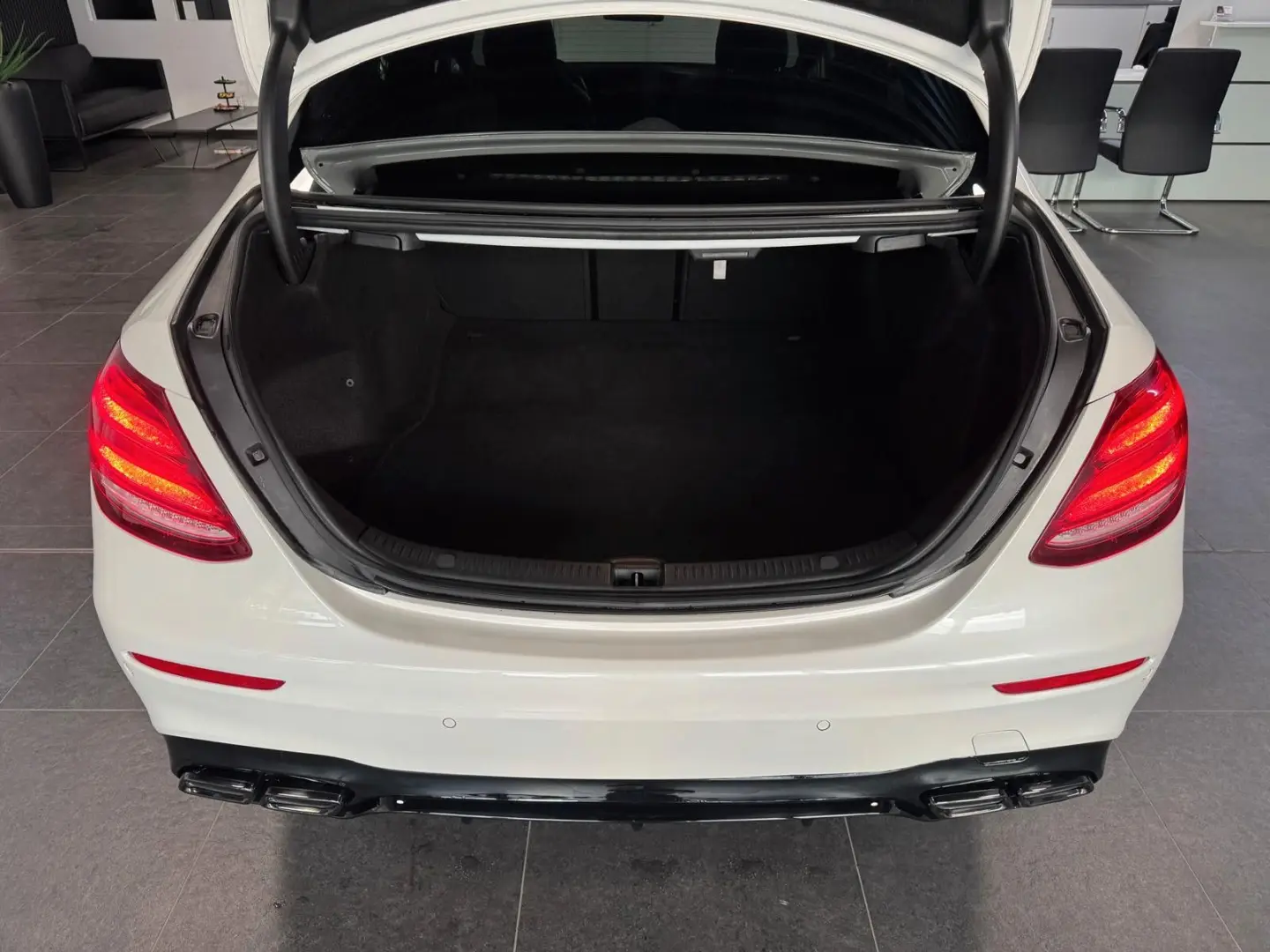 E 350 d Lim. AMG-Paket/Panorama+360°
