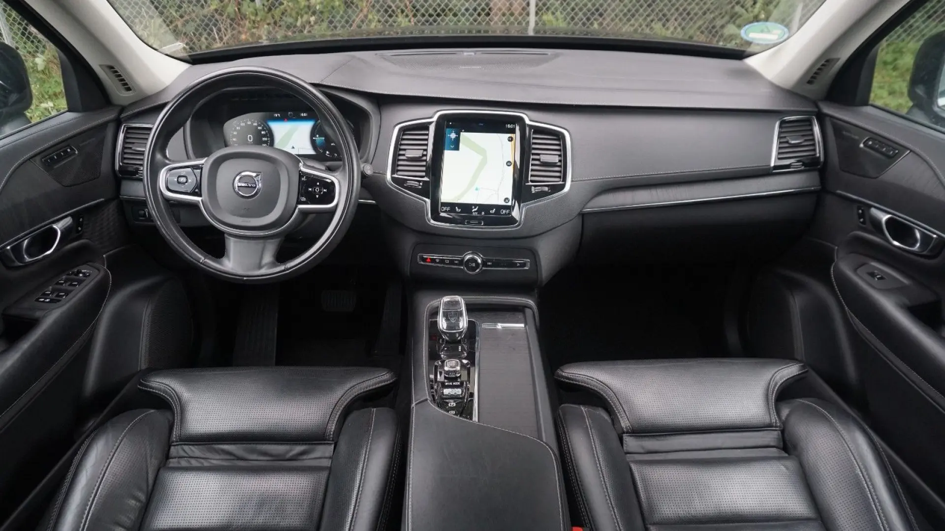 XC90 T8 Pilot/Pano/360°/TWA/H&K/Massage