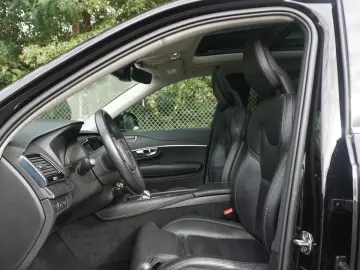 XC90 T8 Pilot/Pano/360°/TWA/H&K/Massage