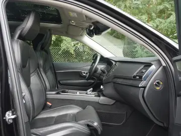 XC90 T8 Pilot/Pano/360°/TWA/H&K/Massage