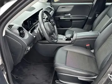 Mercedes Benz GLB 200 LED*Navi*DAB*Leder*DigTacho