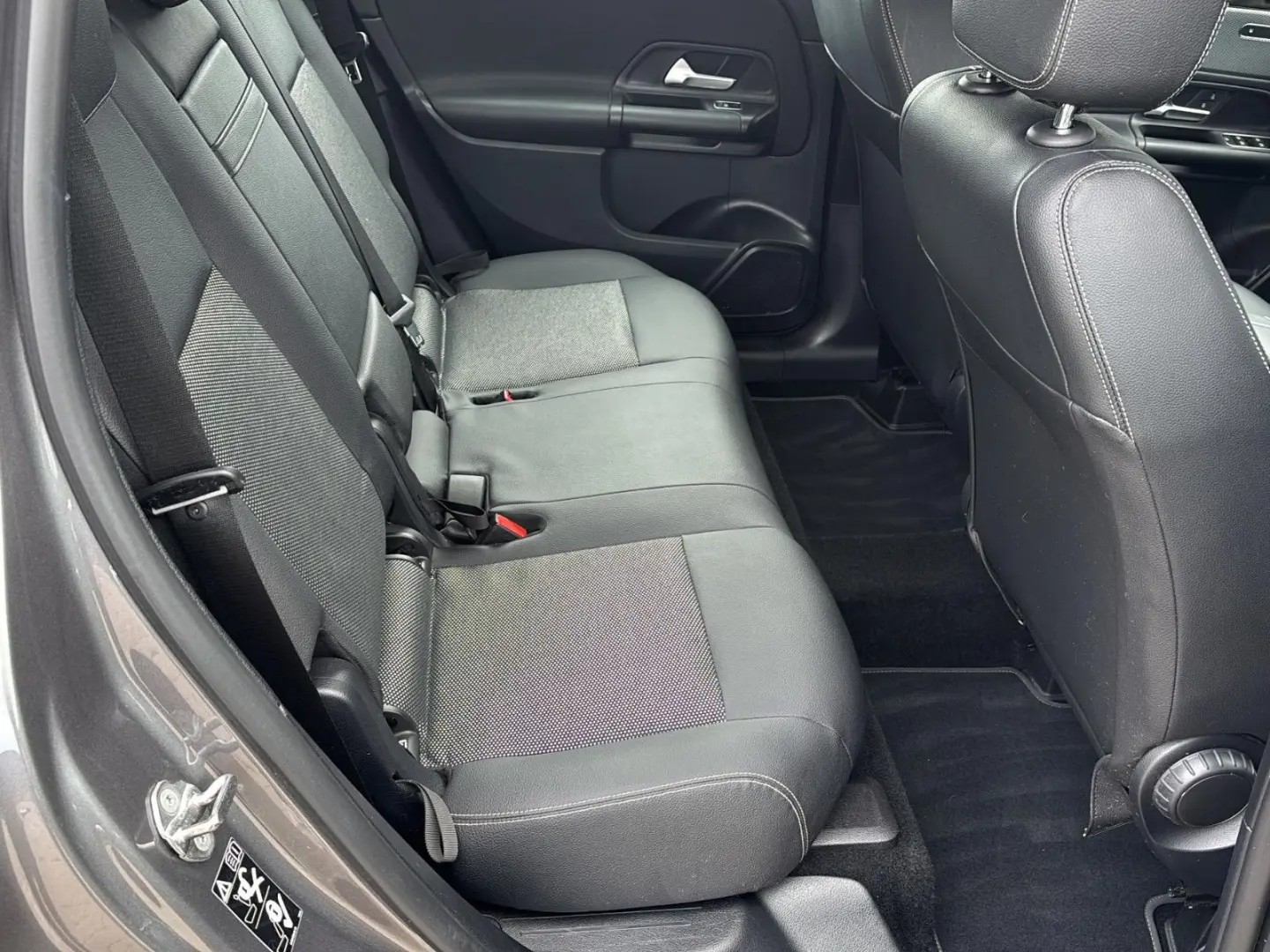 Mercedes Benz GLB 200 LED*Navi*DAB*Leder*DigTacho