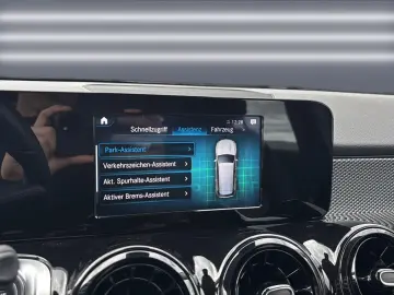 Mercedes Benz GLB 200 LED*Navi*DAB*Leder*DigTacho