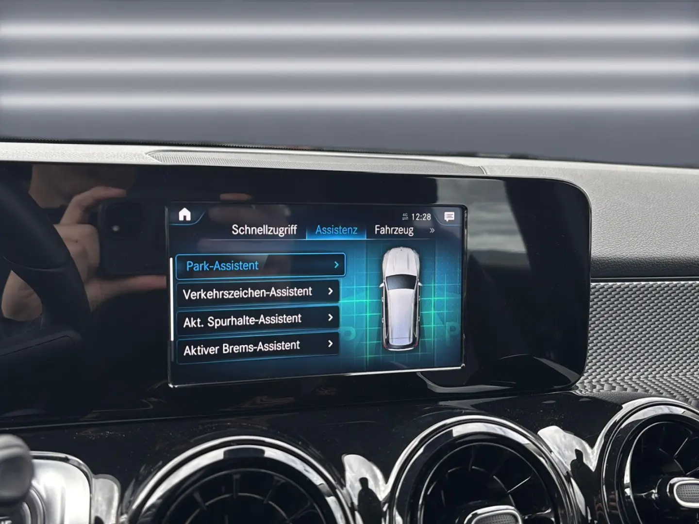 Mercedes Benz GLB 200 LED*Navi*DAB*Leder*DigTacho