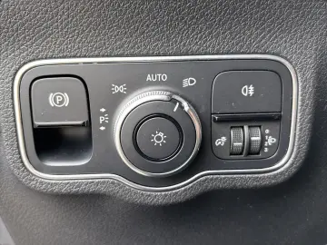 Mercedes Benz GLB 200 LED*Navi*DAB*Leder*DigTacho
