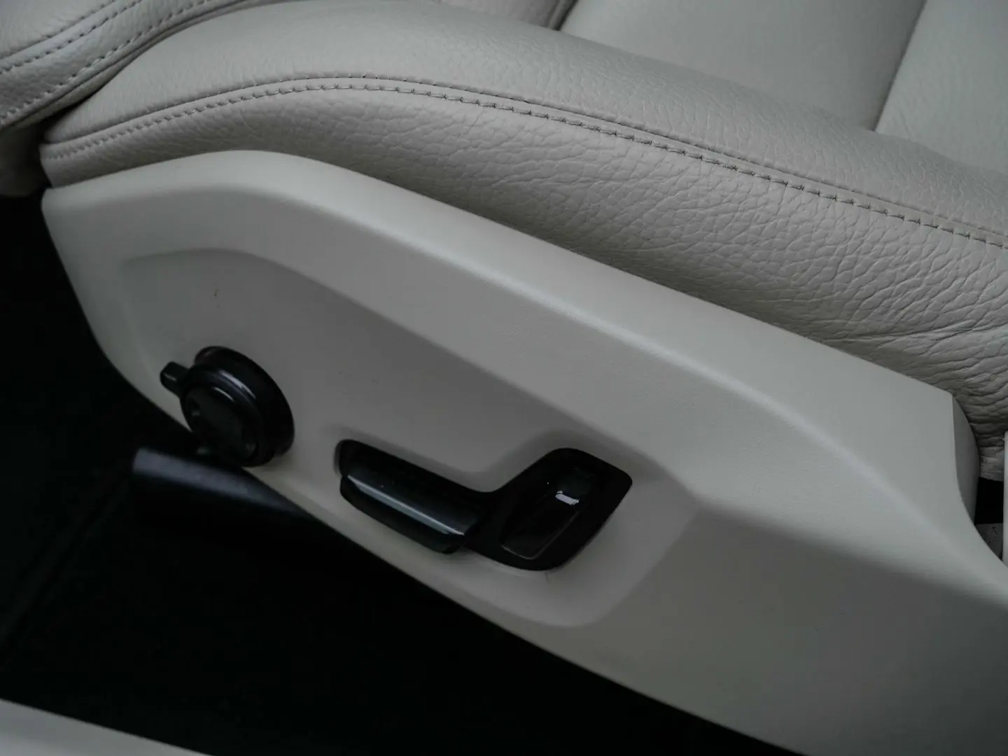 XC60 Inscription AWD B4 Diesel EU6d StandHZG El.