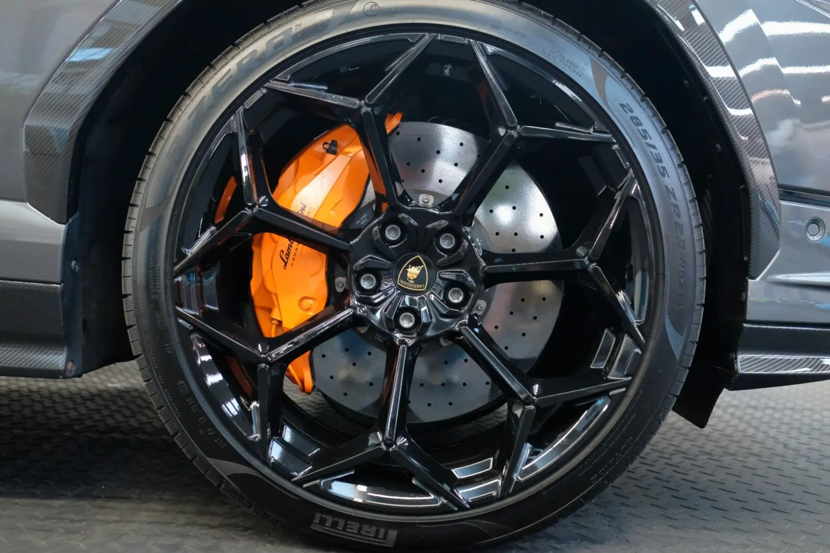 Urus Performante/CARBON BONNET+ROOF/B&O/ADAS/AKR