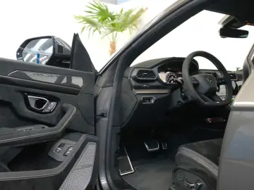 Urus Performante/CARBON BONNET+ROOF/B&O/ADAS/AKR