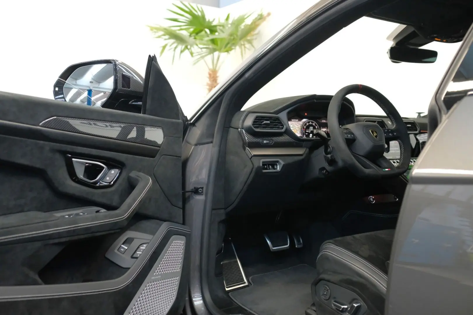Urus Performante/CARBON BONNET+ROOF/B&O/ADAS/AKR