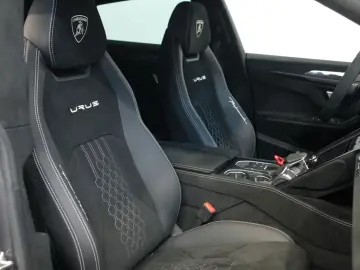 Urus Performante/CARBON BONNET+ROOF/B&O/ADAS/AKR